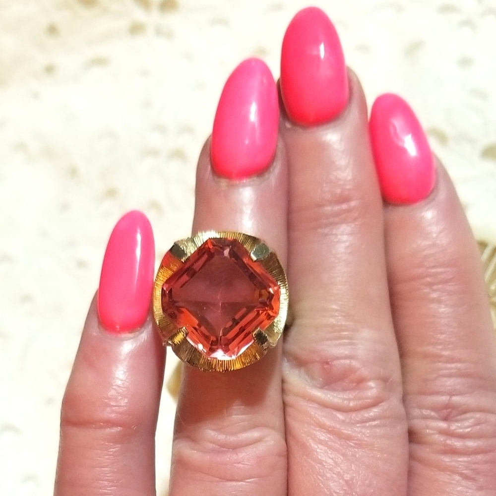 So Pretty! ! Vintage 1970s Large Pink Glass Gold plated Ring